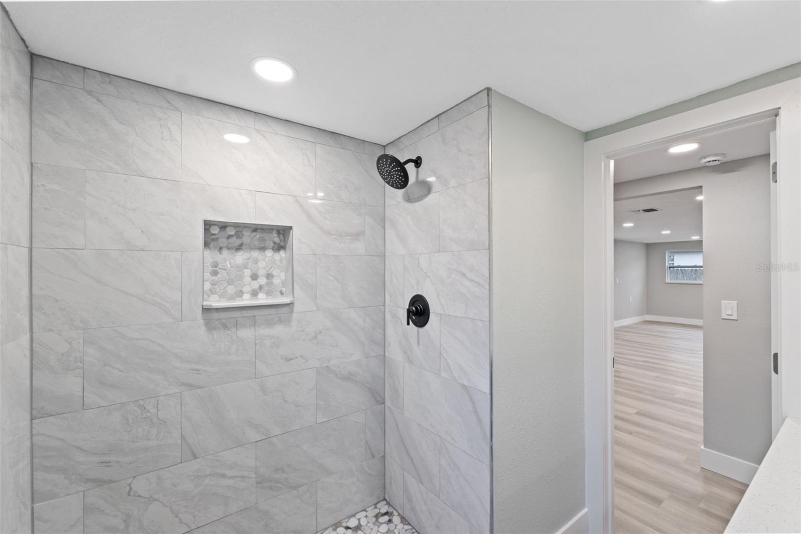 Image 17 of 34 For 8030 Gulf Way