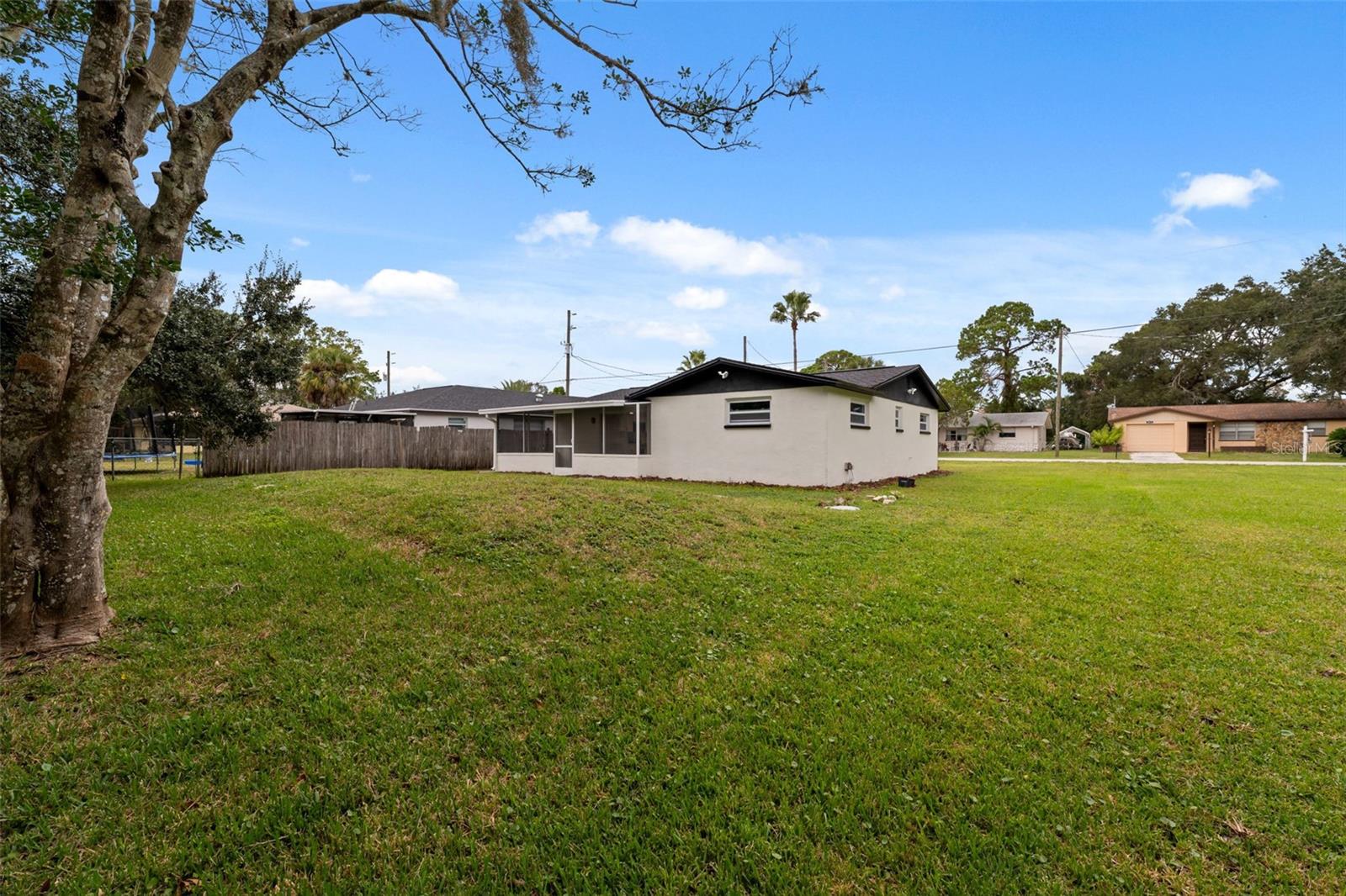 Image 29 of 34 For 8030 Gulf Way