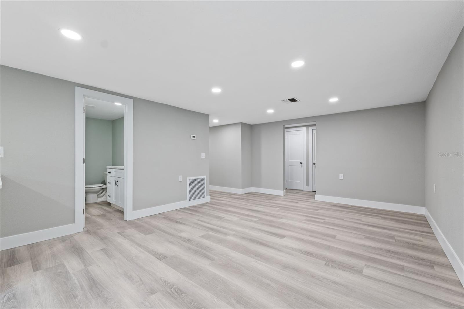 Image 5 of 34 For 8030 Gulf Way