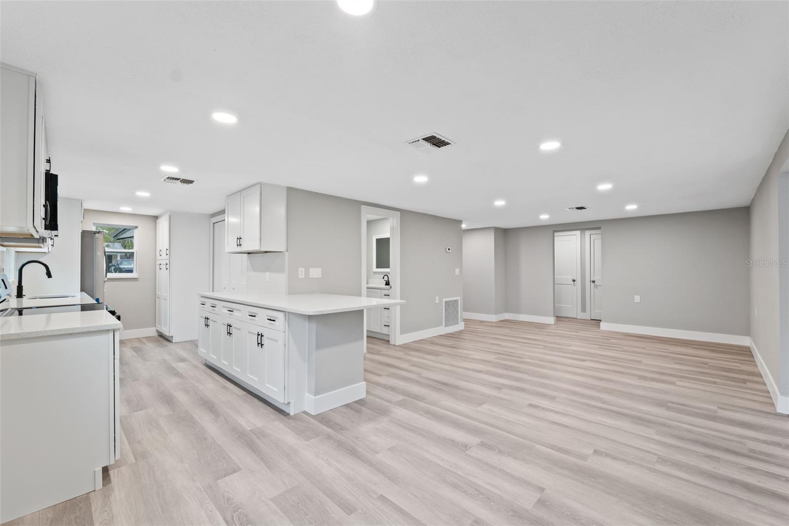 Image 6 of 34 For 8030 Gulf Way