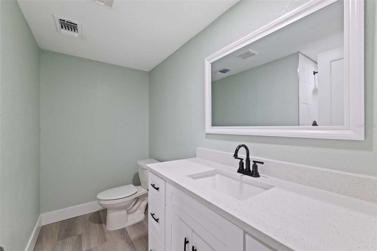 Image 7 of 34 For 8030 Gulf Way