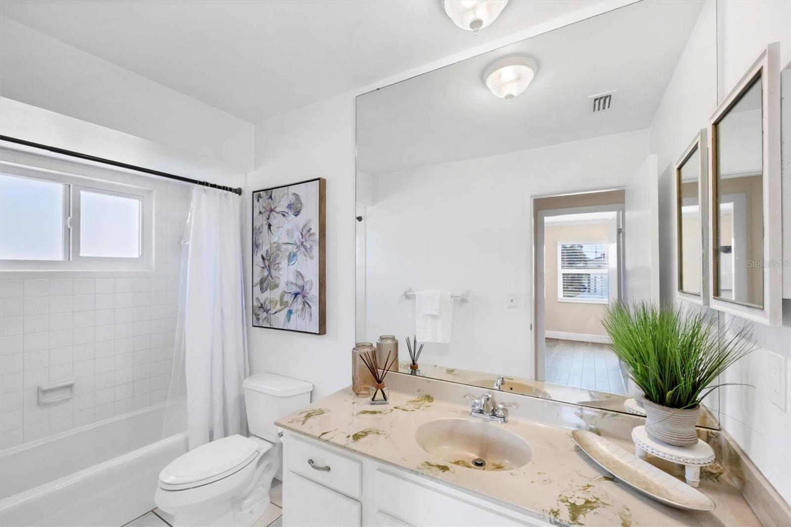 Image 22 of 40 For 205 Giotto Drive