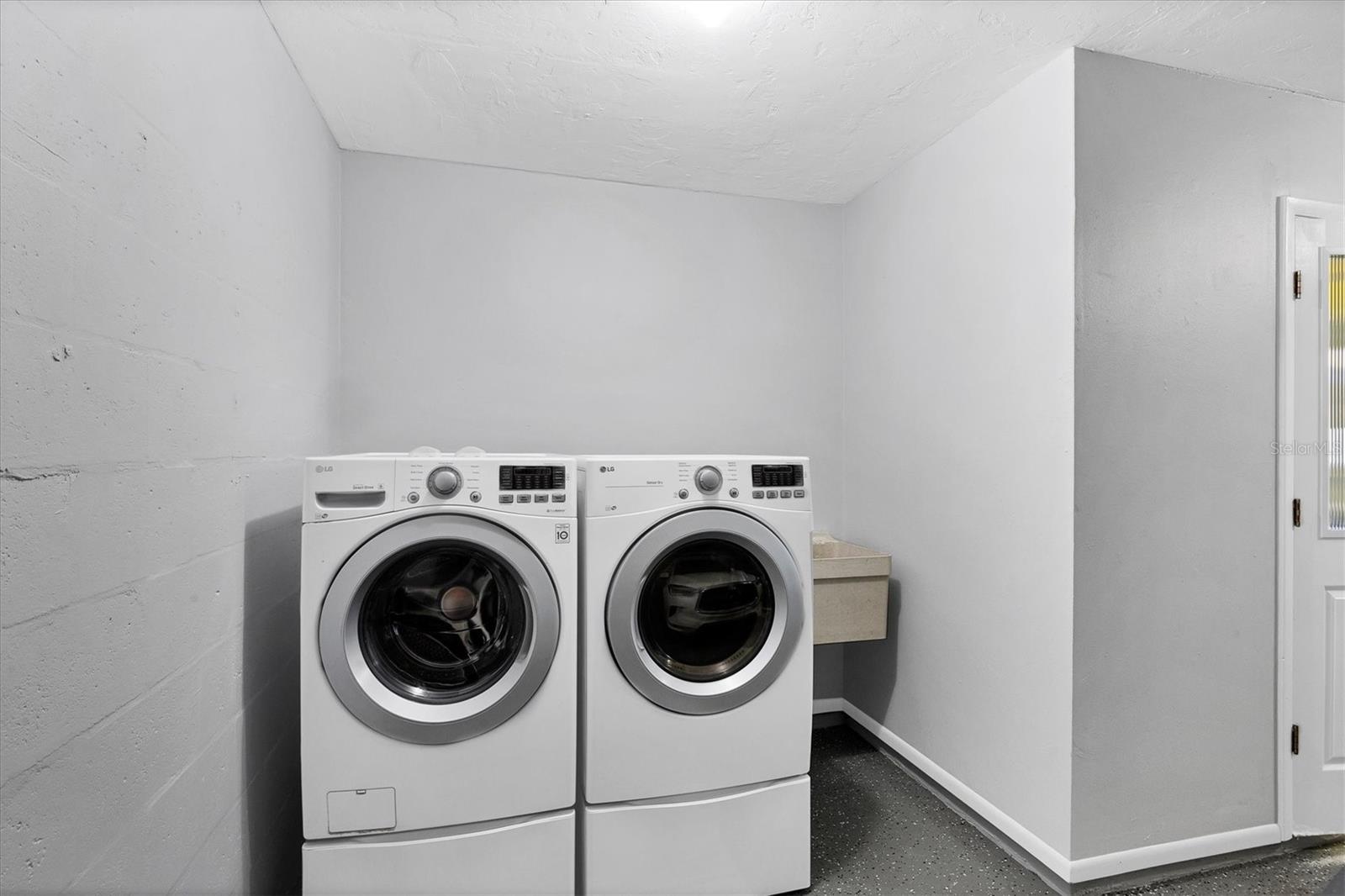 Image 34 of 40 For 205 Giotto Drive