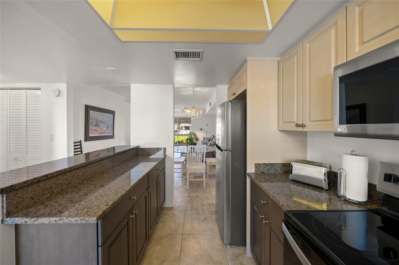 Image 12 of 56 For 9200 Midnight Pass Road 17