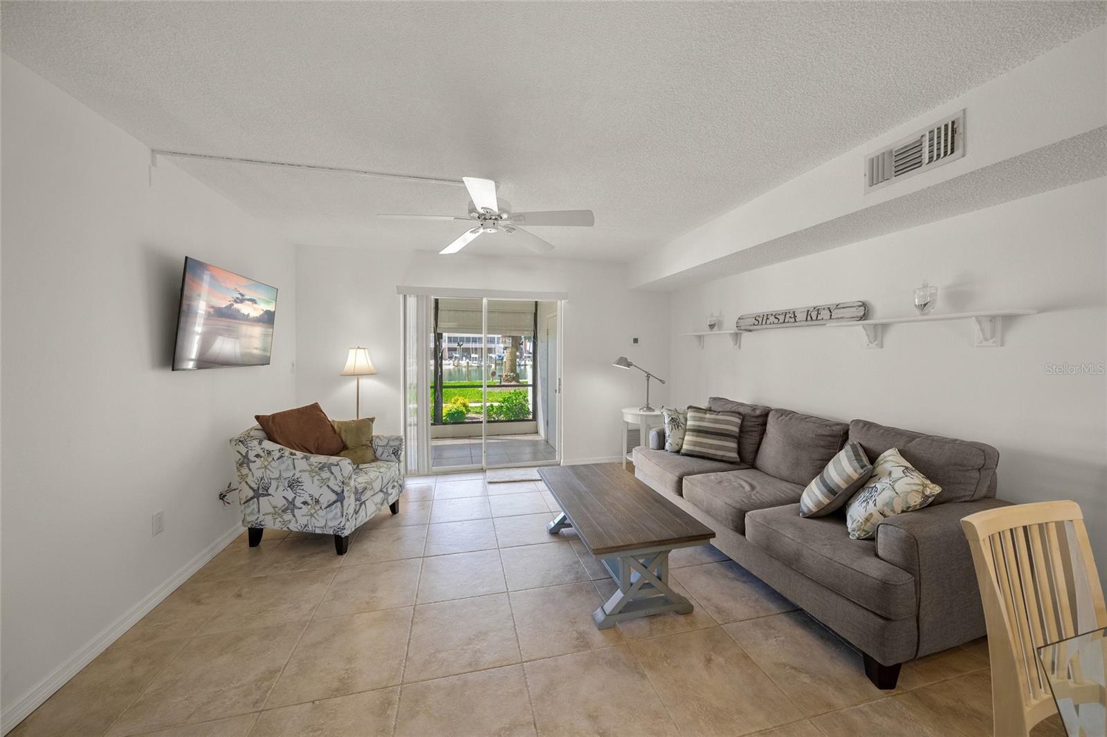 Image 14 of 56 For 9200 Midnight Pass Road 17