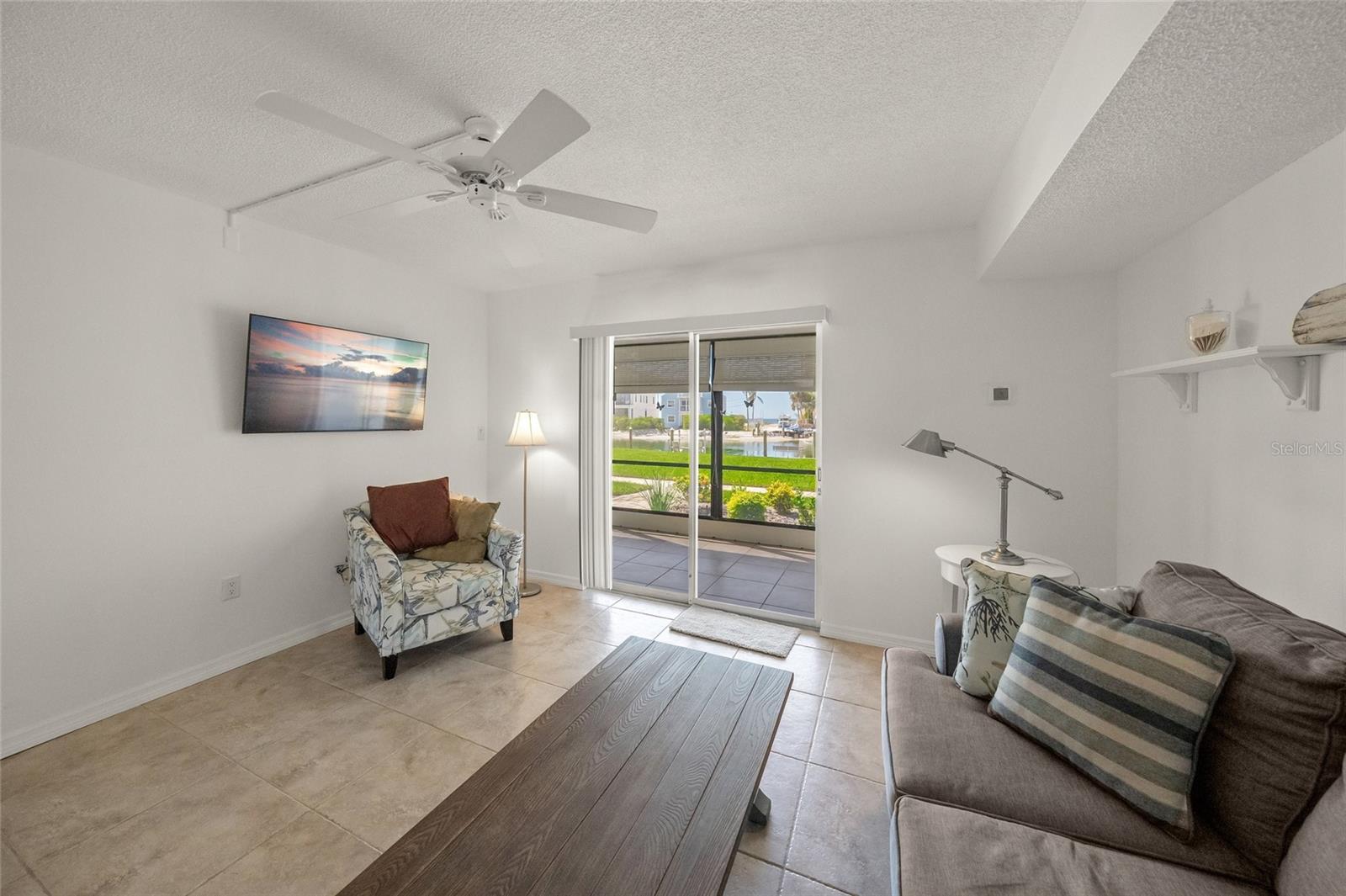 Image 15 of 56 For 9200 Midnight Pass Road 17