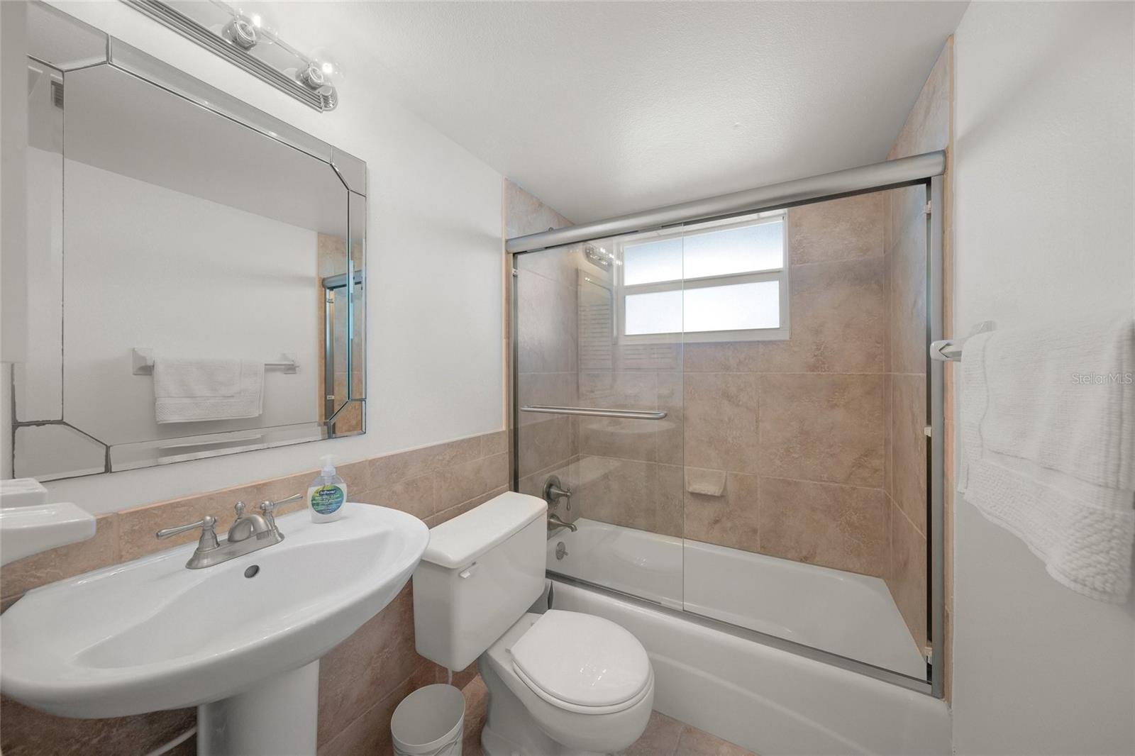 Image 26 of 56 For 9200 Midnight Pass Road 17