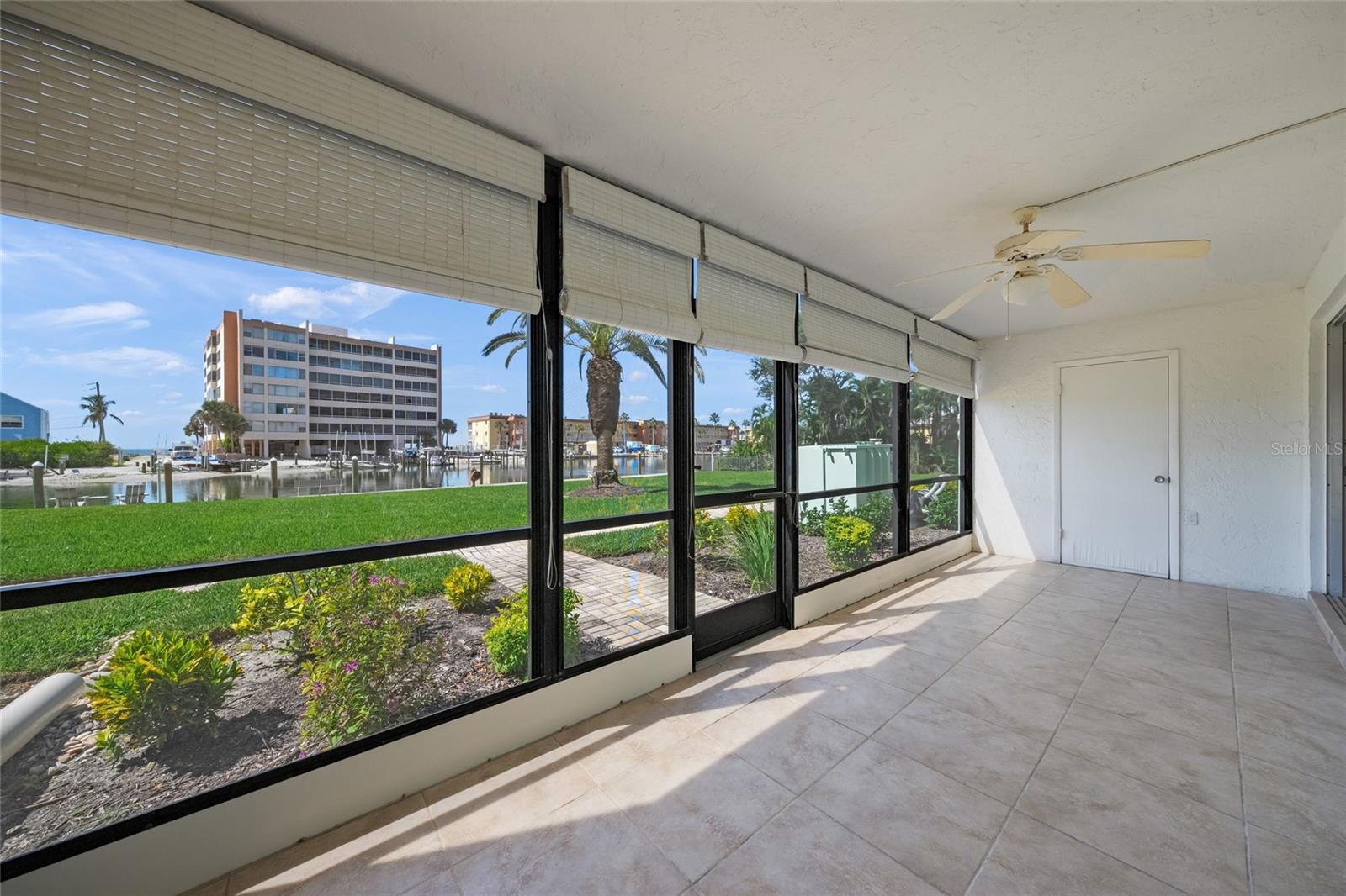 Image 28 of 56 For 9200 Midnight Pass Road 17