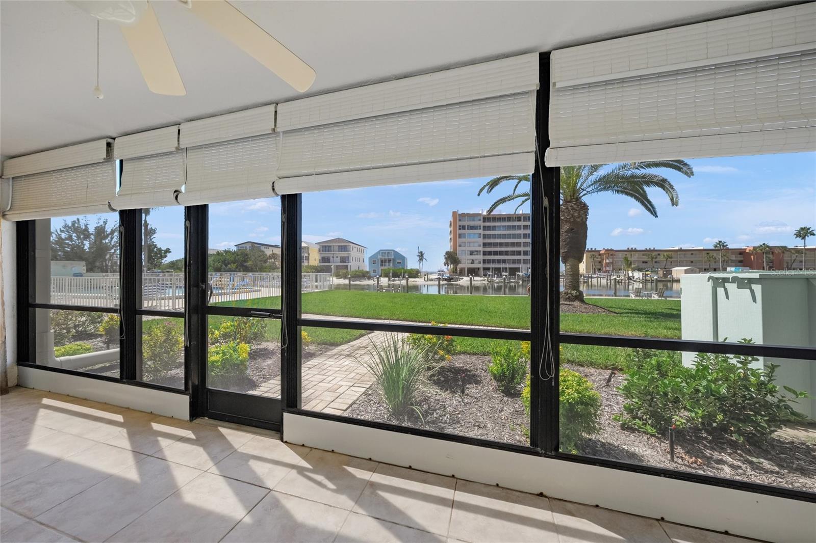 Image 29 of 56 For 9200 Midnight Pass Road 17