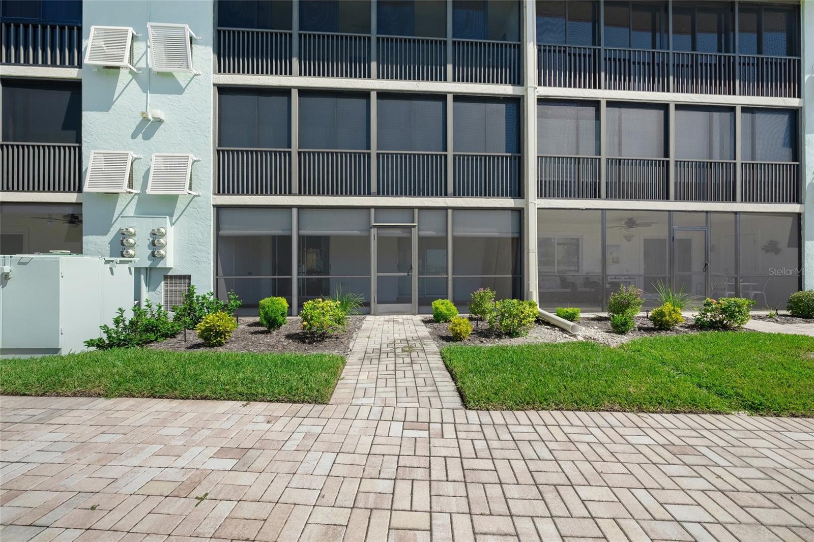 Image 31 of 56 For 9200 Midnight Pass Road 17