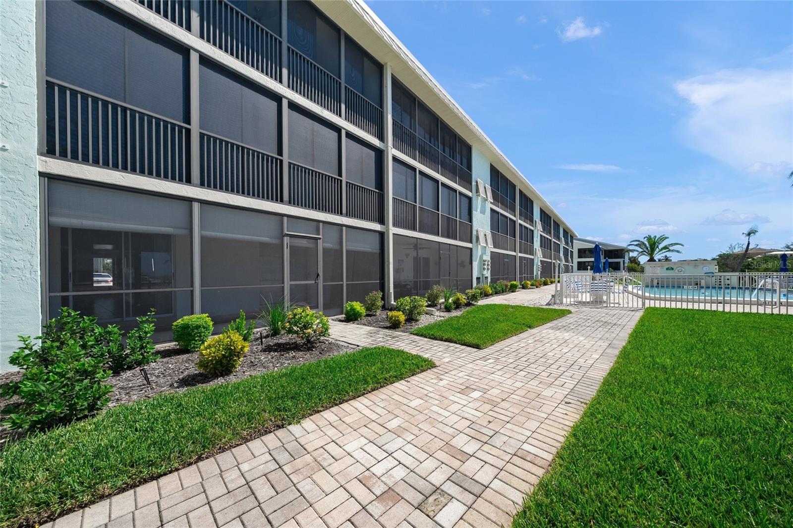 Image 32 of 56 For 9200 Midnight Pass Road 17