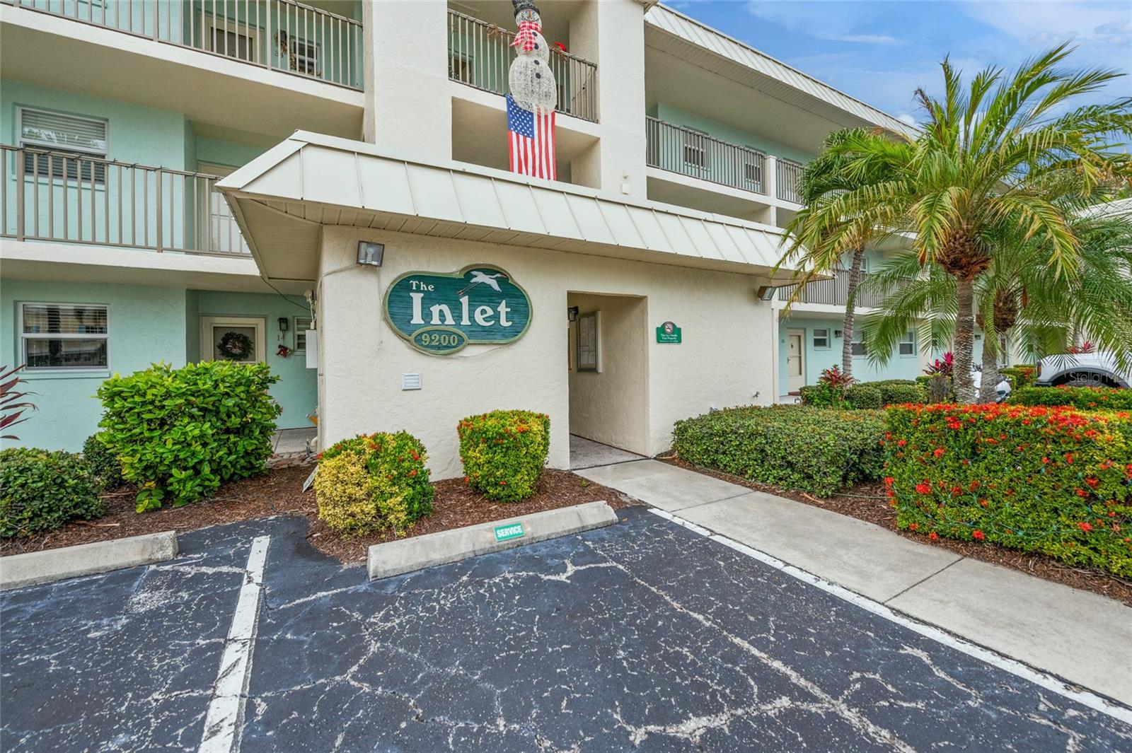 Image 37 of 56 For 9200 Midnight Pass Road 17