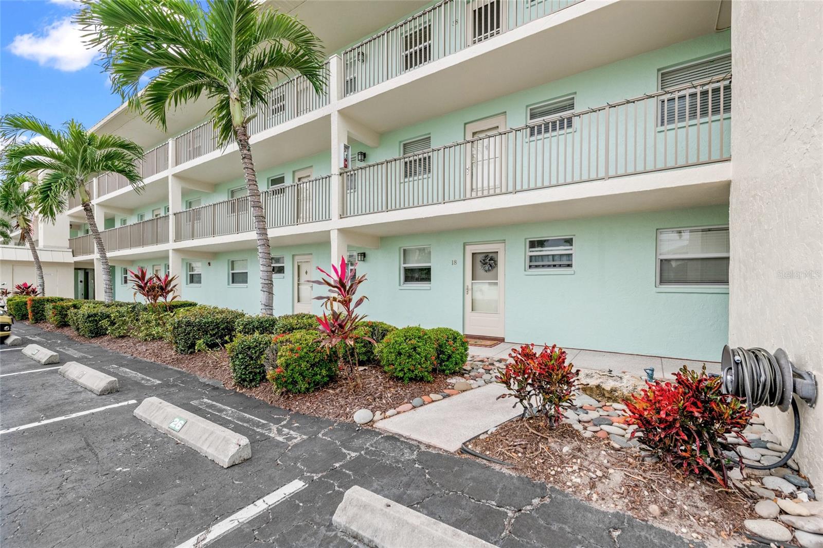 Image 38 of 56 For 9200 Midnight Pass Road 17