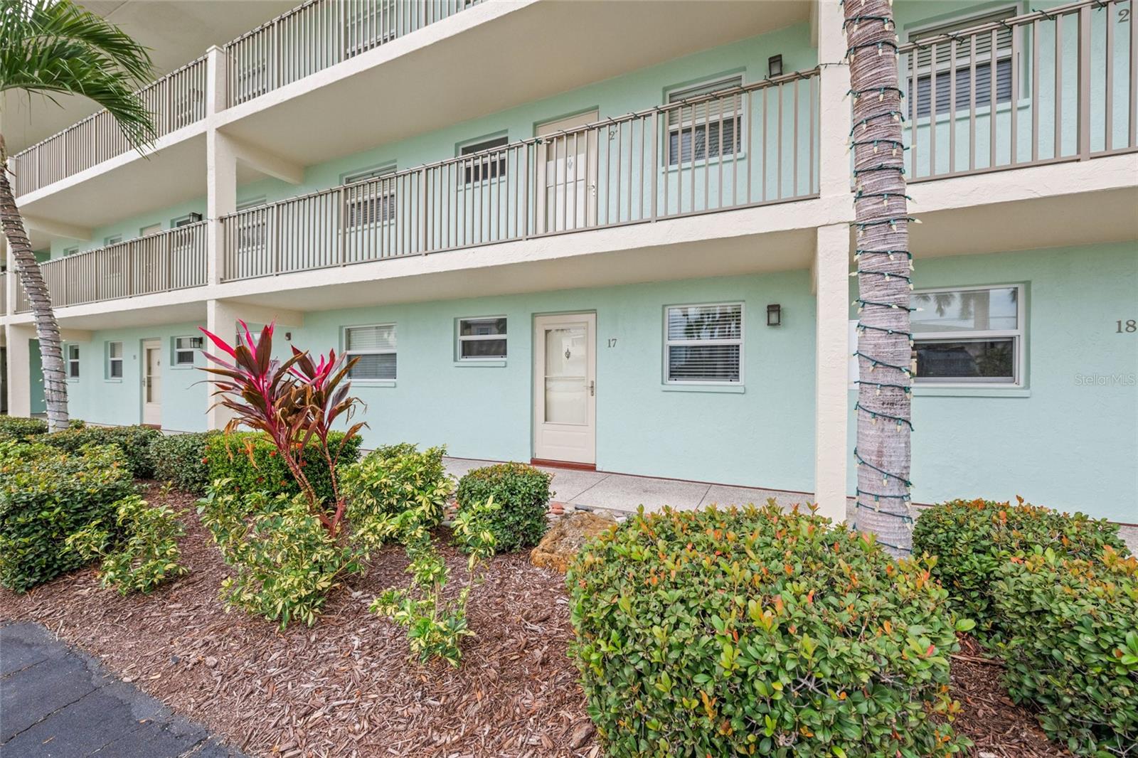 Image 39 of 56 For 9200 Midnight Pass Road 17