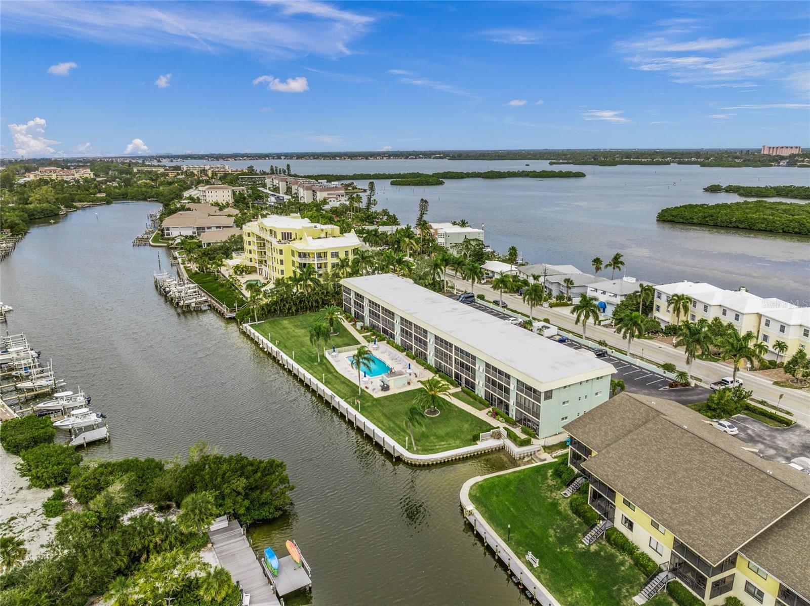 Image 4 of 56 For 9200 Midnight Pass Road 17