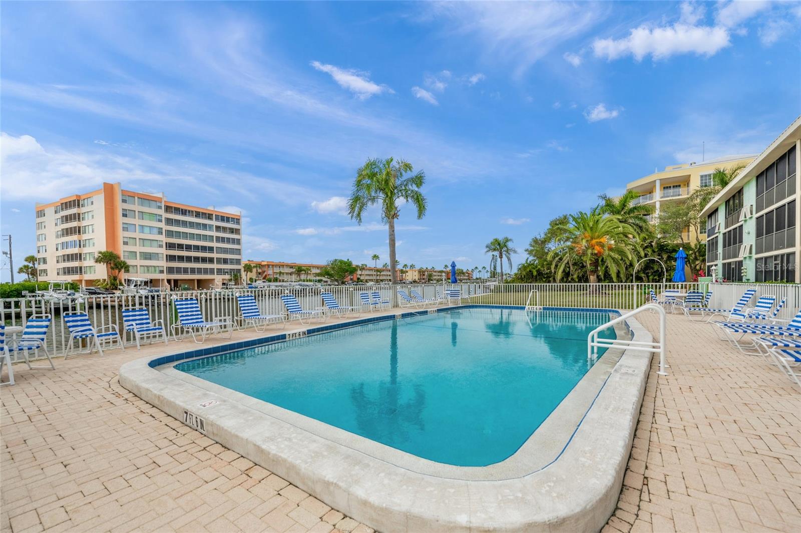 Image 44 of 56 For 9200 Midnight Pass Road 17