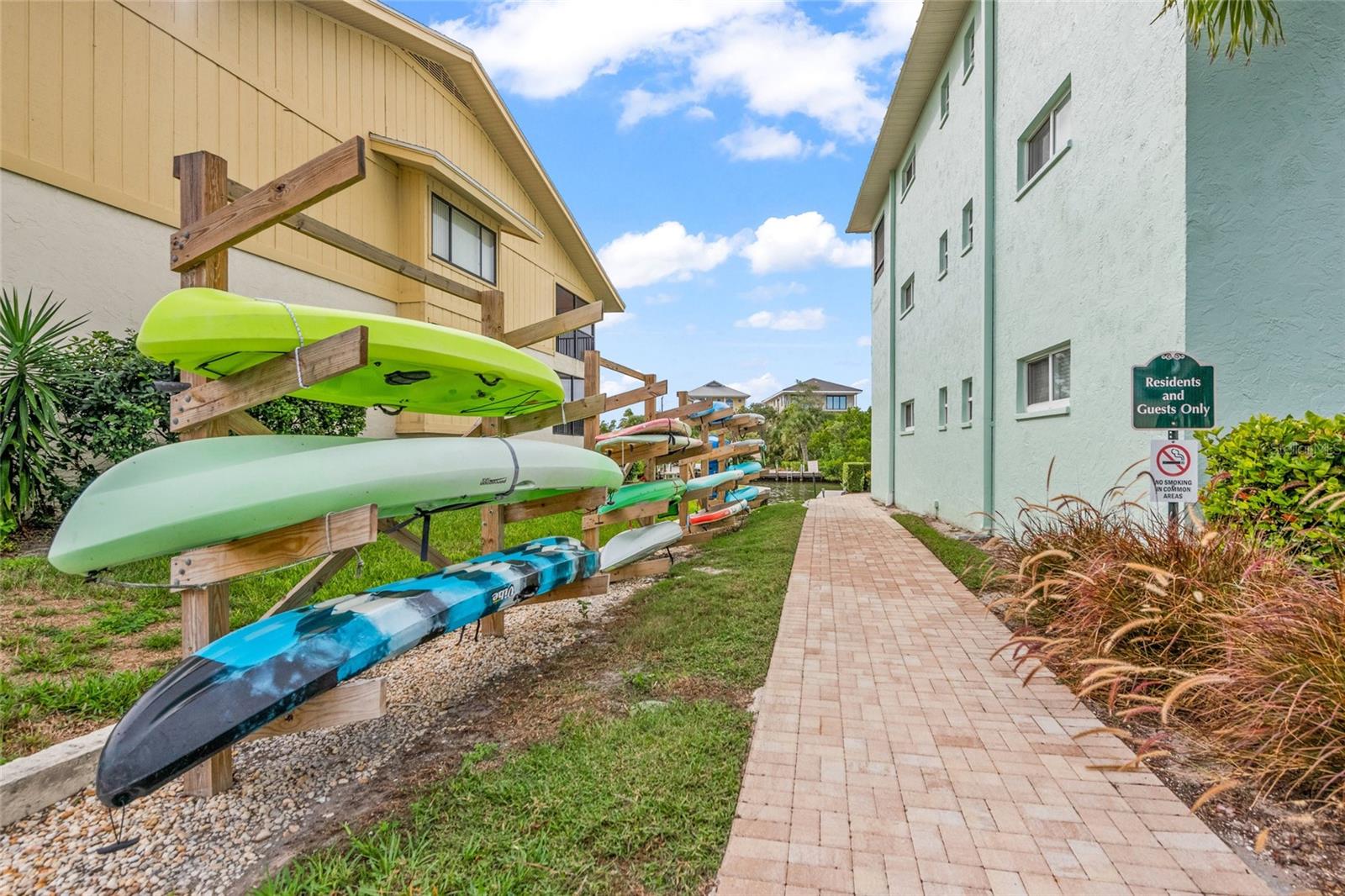 Image 45 of 56 For 9200 Midnight Pass Road 17