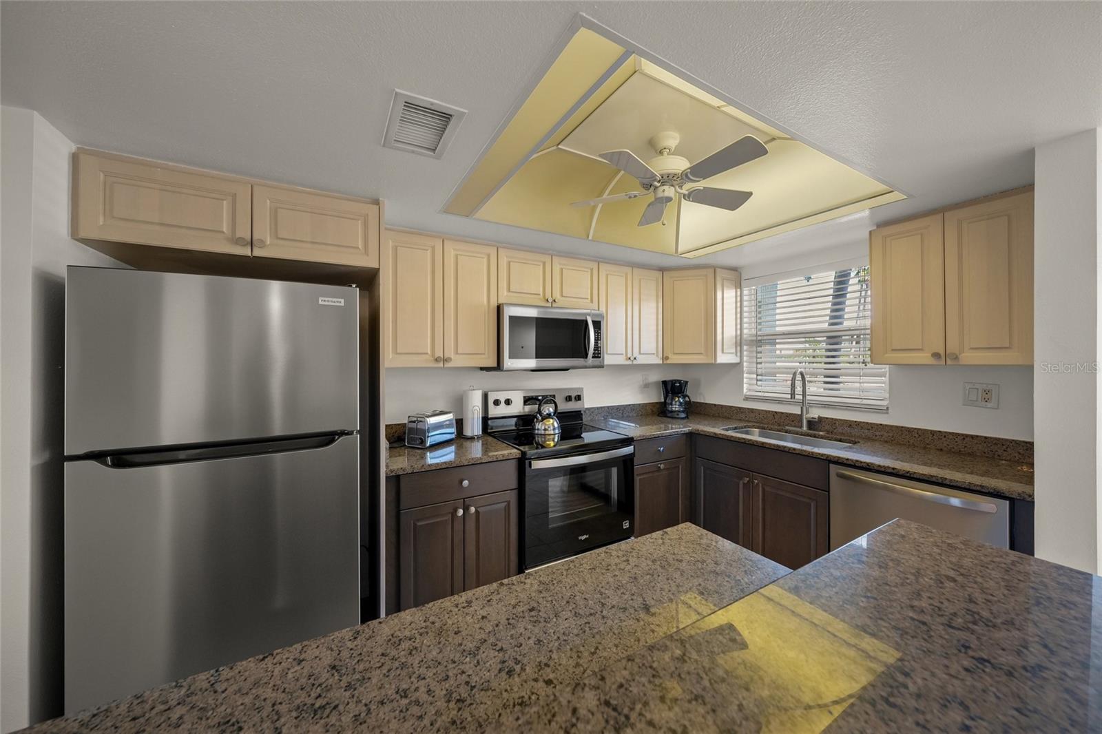 Image 9 of 56 For 9200 Midnight Pass Road 17