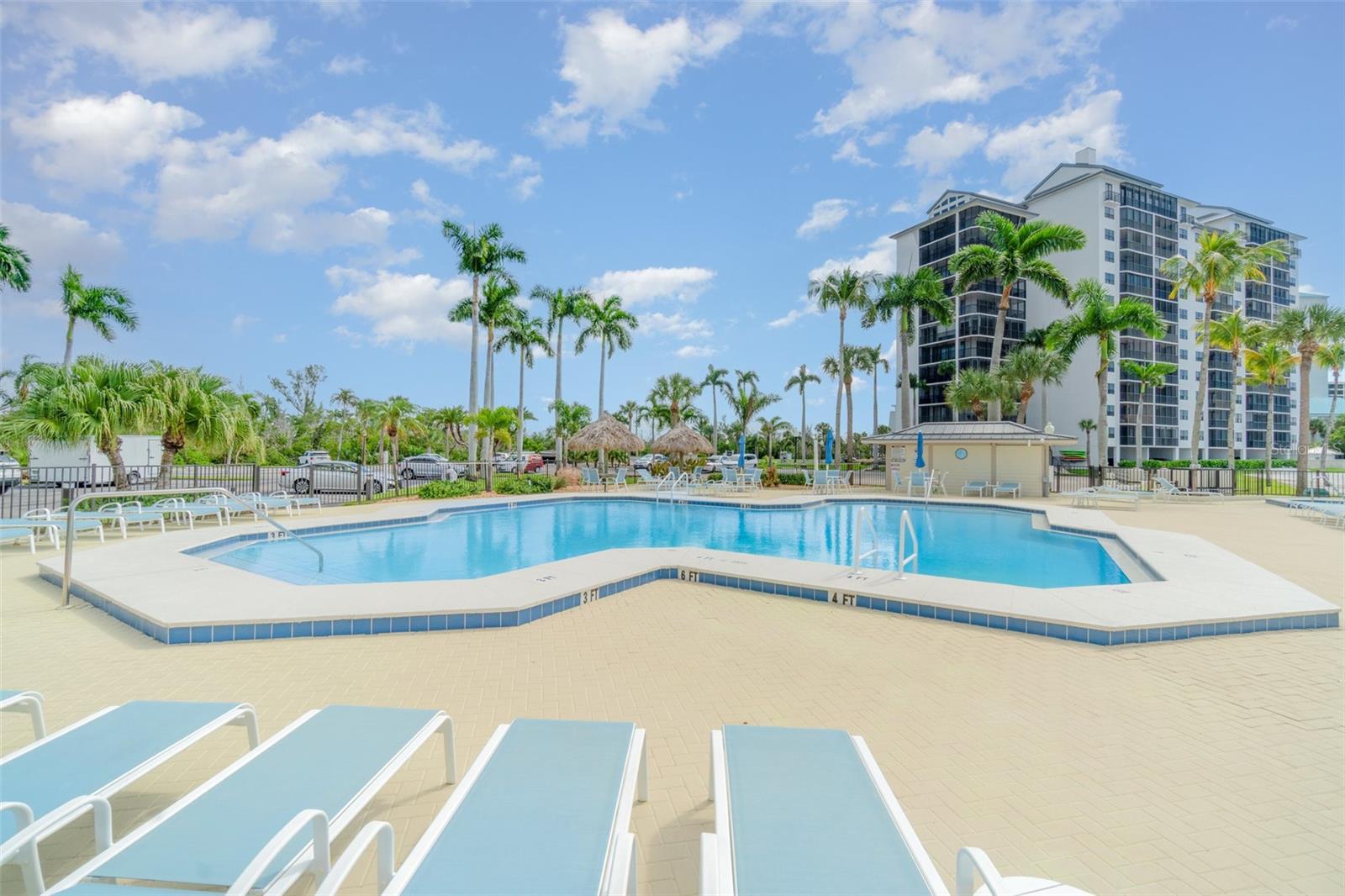 Image 18 of 33 For 17080 Harbour Pointe Drive 7c -713