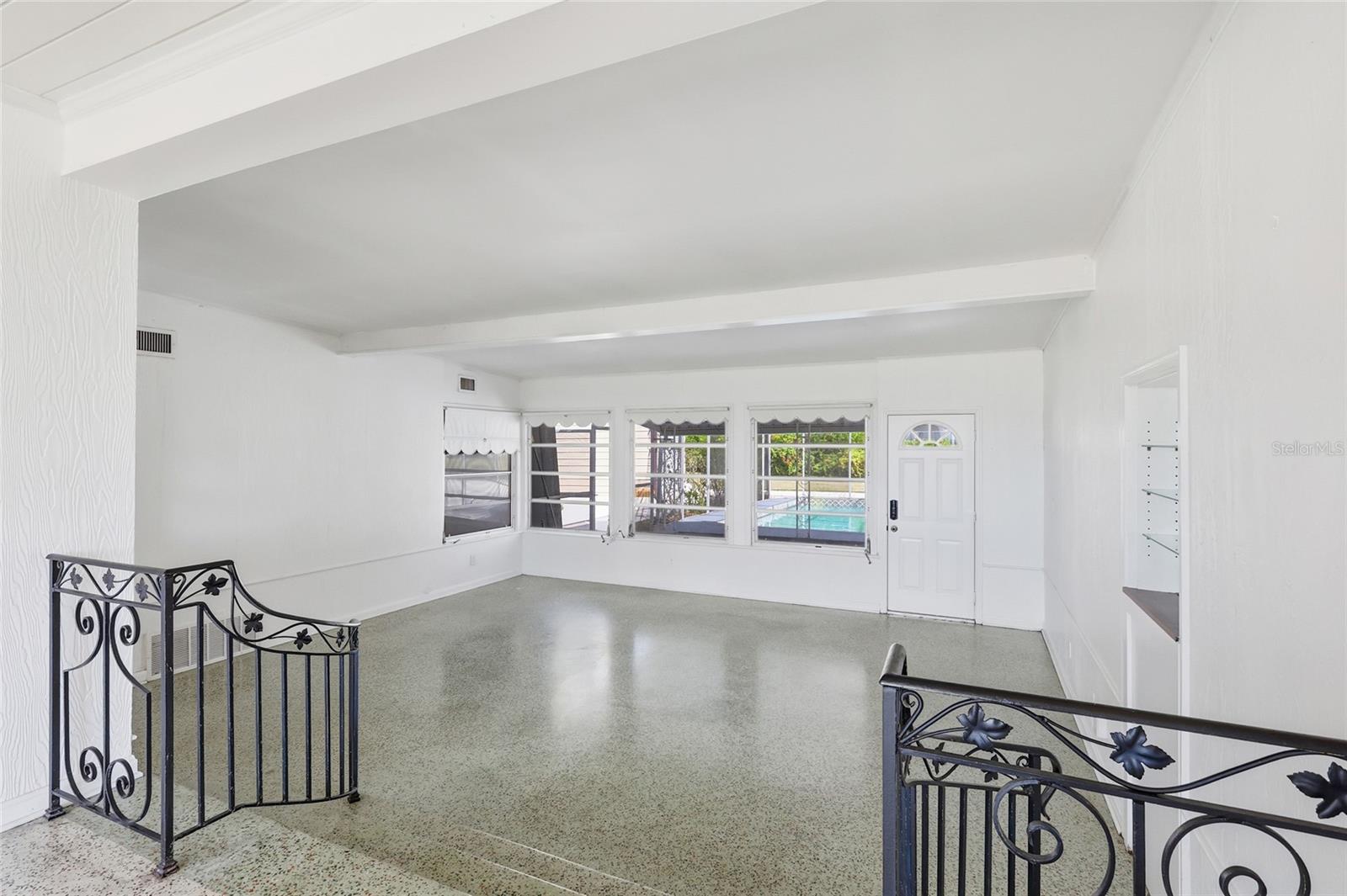 Image 15 of 35 For 6240 Uplands Boulevard