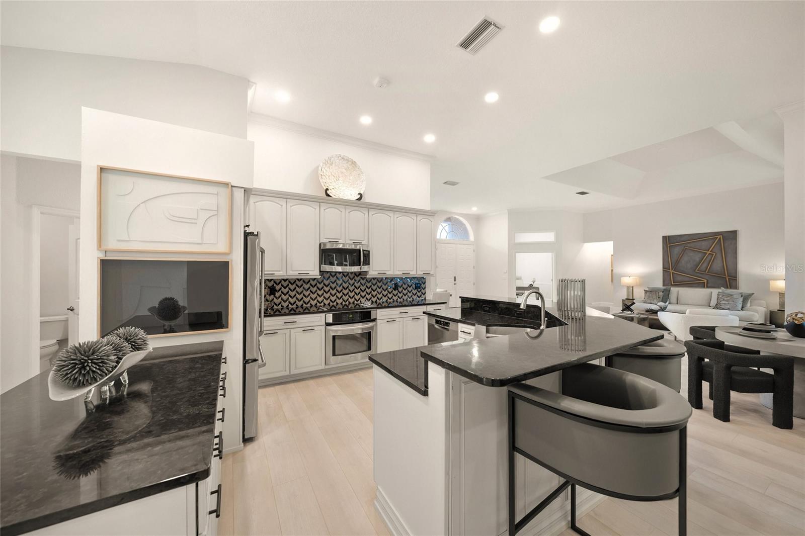 Image 16 of 74 For 6660 Saint James Crossing