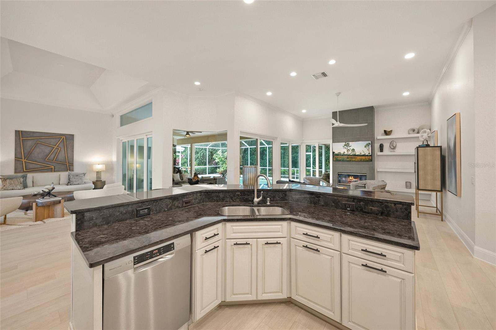 Image 19 of 74 For 6660 Saint James Crossing