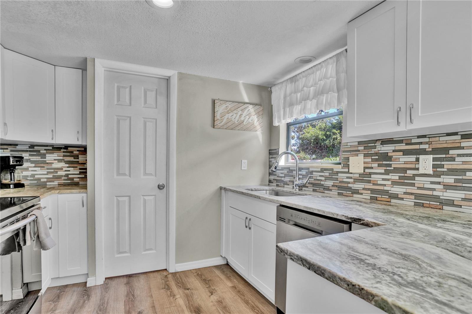 Image 17 of 40 For 4021 Olive Avenue