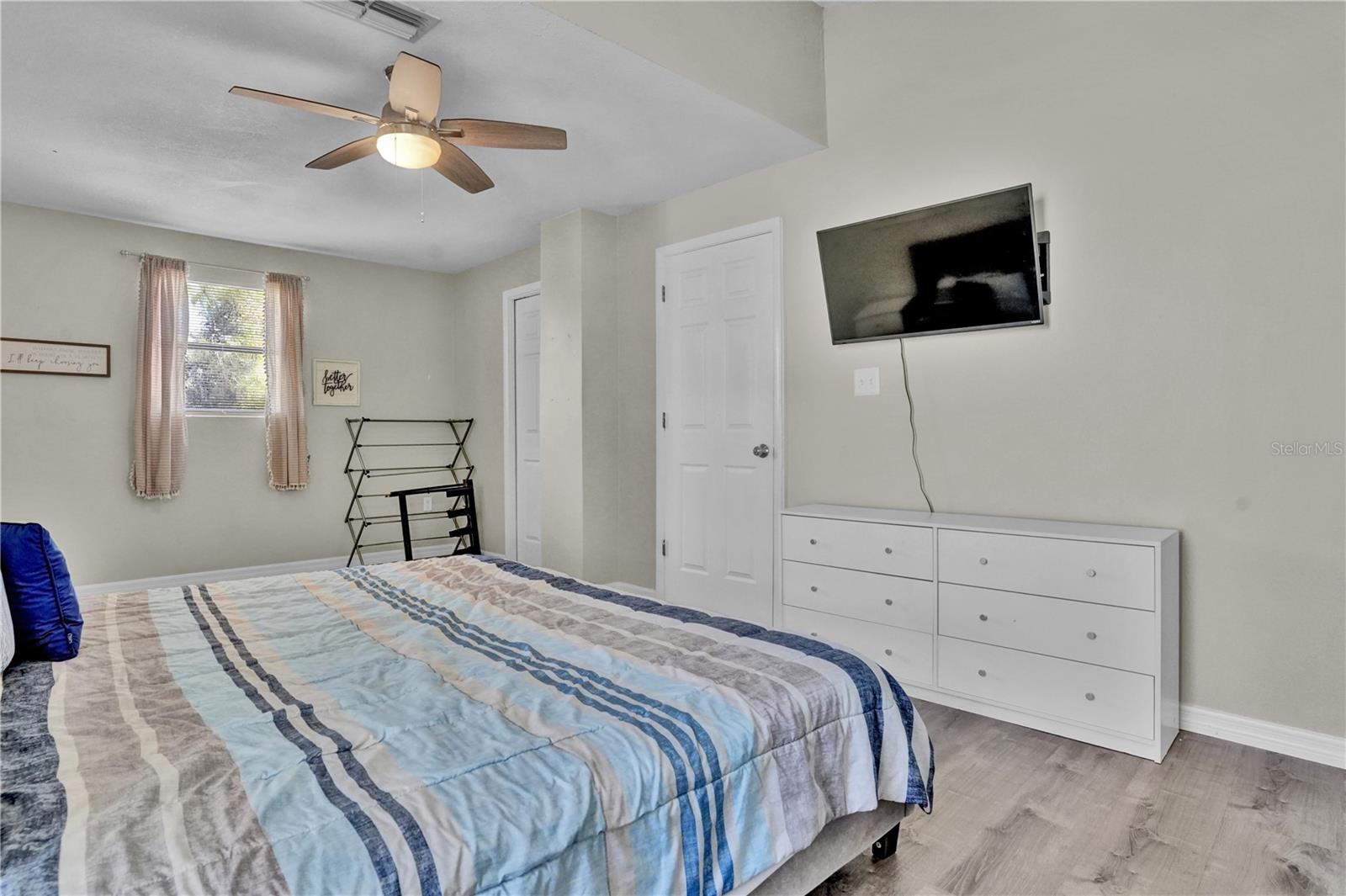 Image 23 of 40 For 4021 Olive Avenue