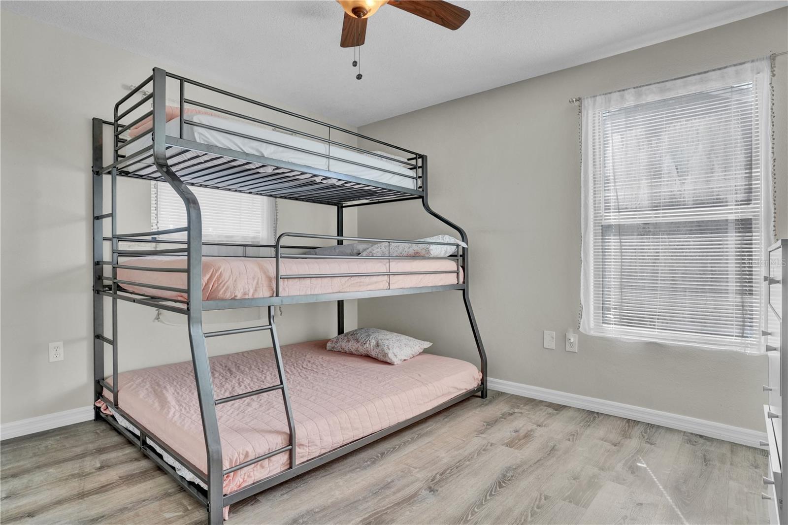 Image 25 of 40 For 4021 Olive Avenue