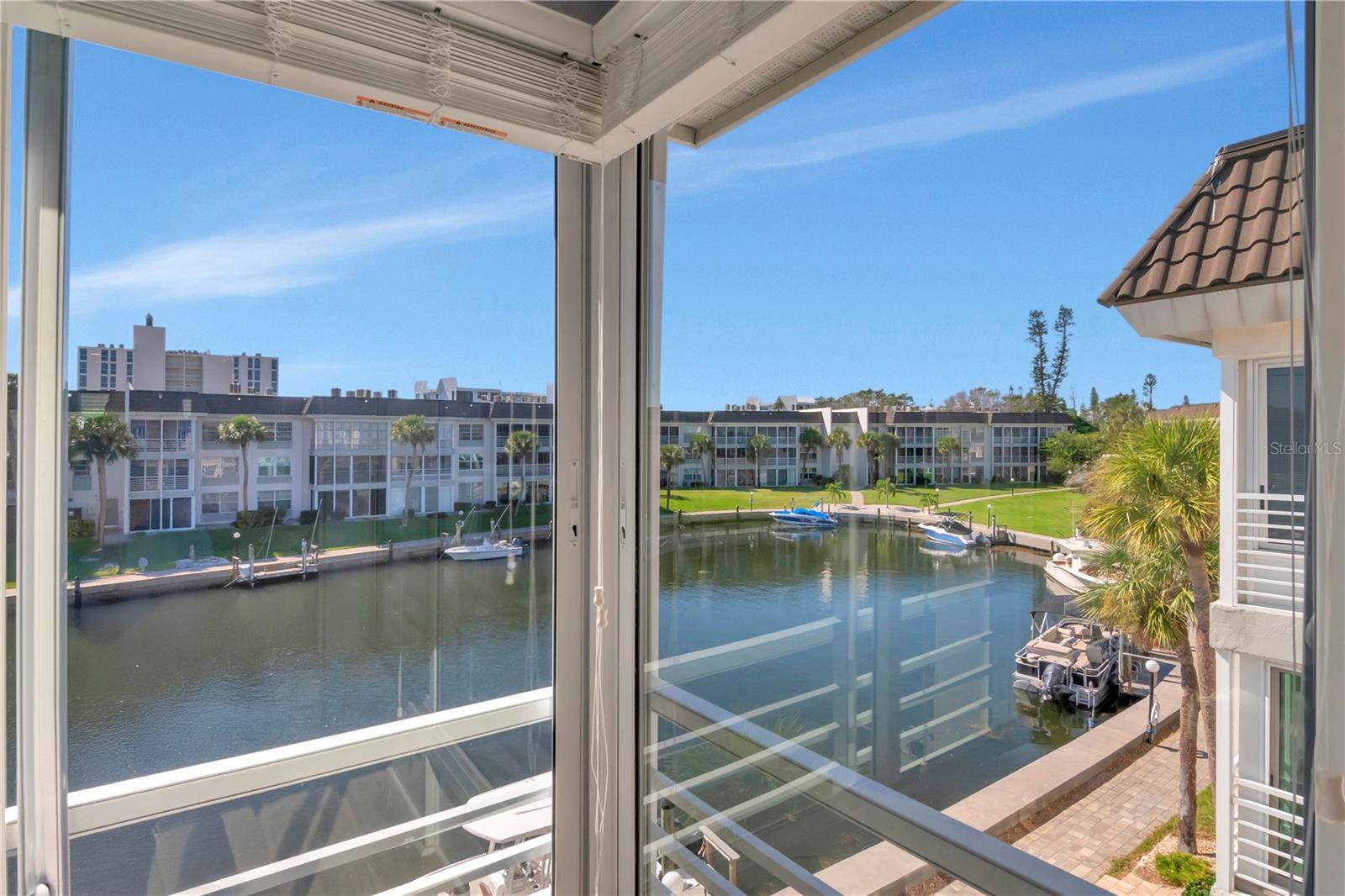 Image 27 of 78 For 4390 Exeter Drive 305