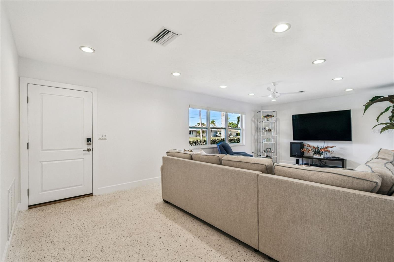 Image 10 of 94 For 4911 Bimini Drive