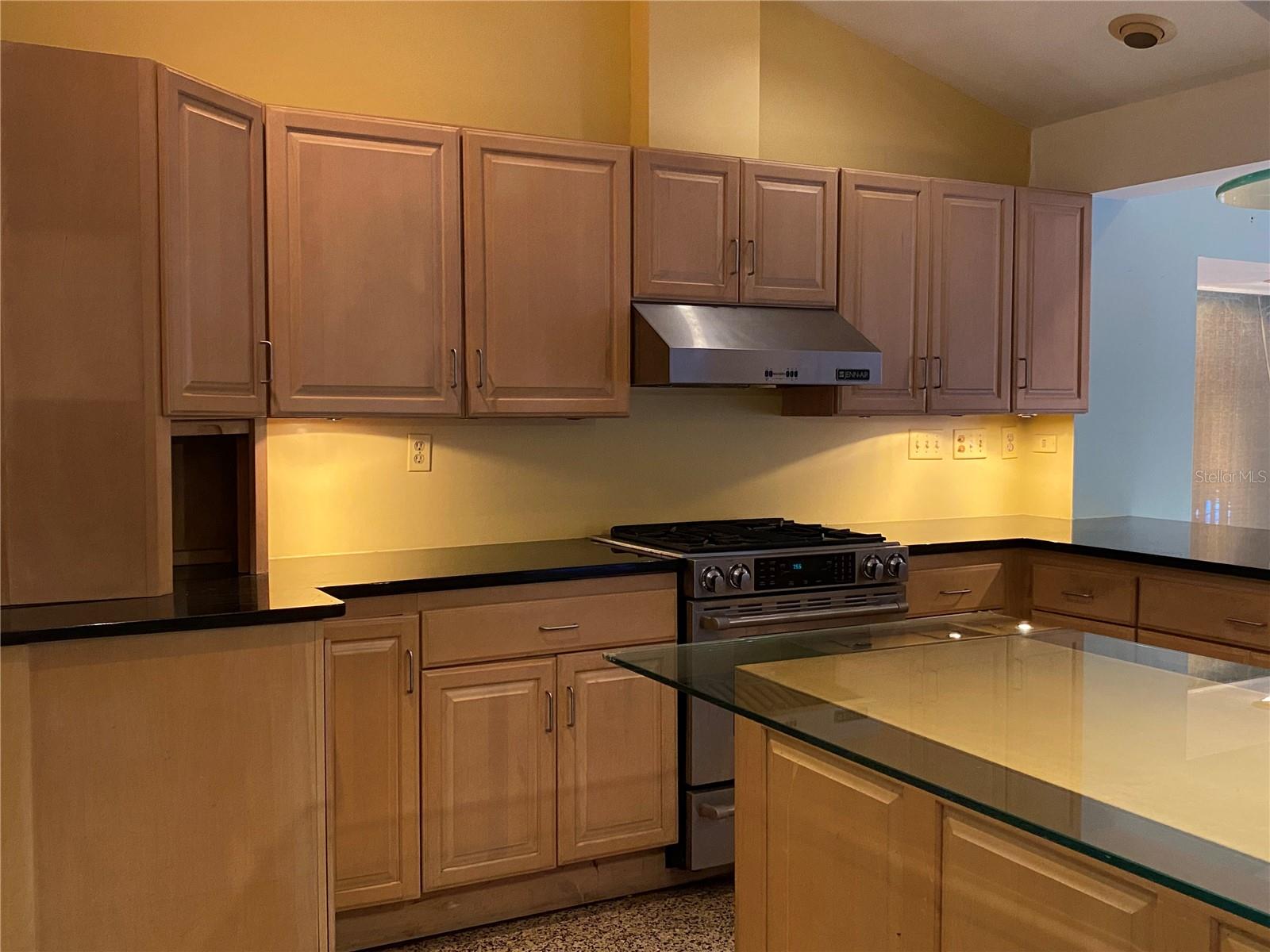 Image 14 of 57 For 3300 Mineola Drive