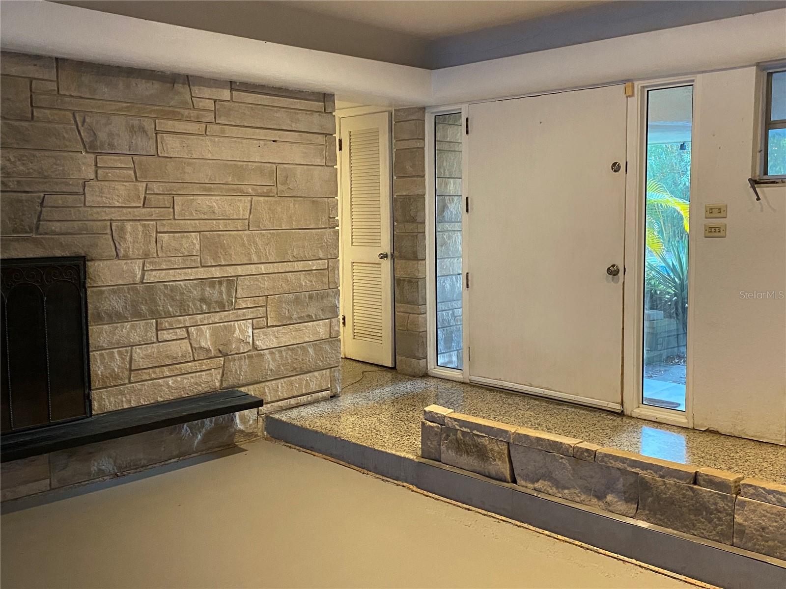 Image 5 of 57 For 3300 Mineola Drive