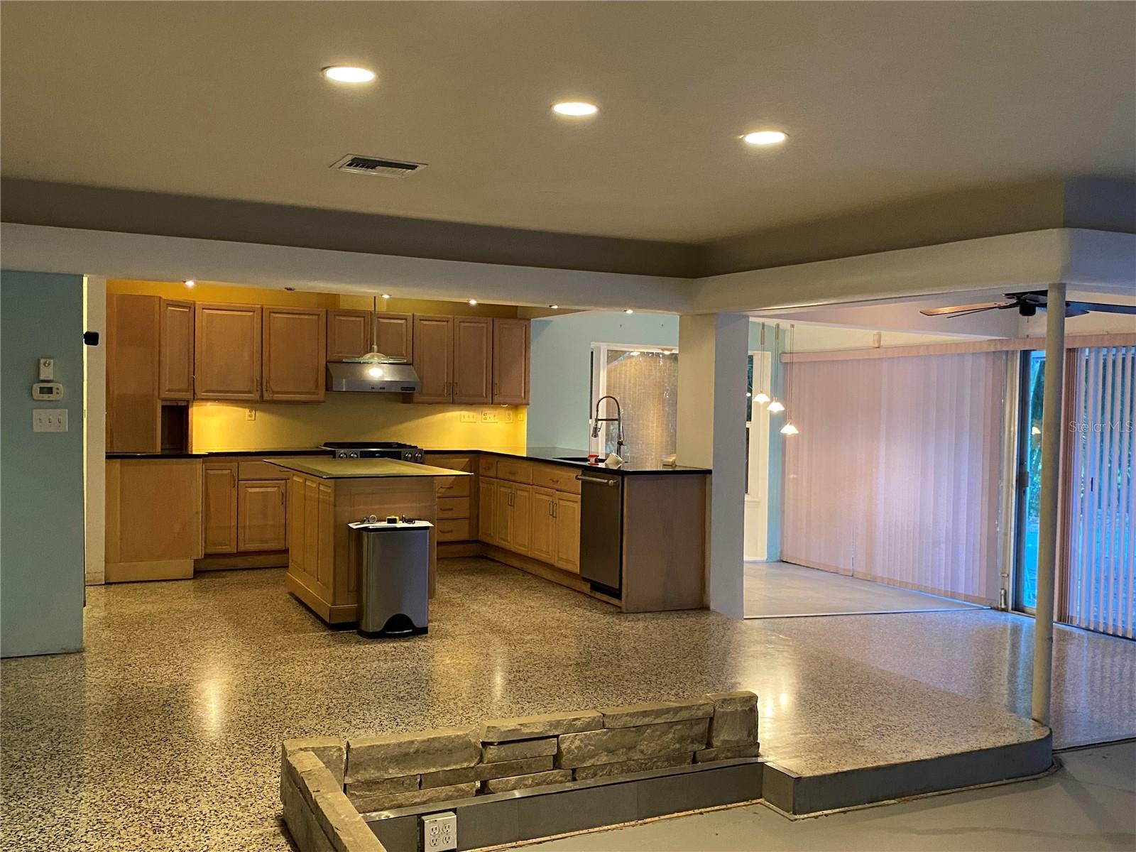 Image 6 of 57 For 3300 Mineola Drive