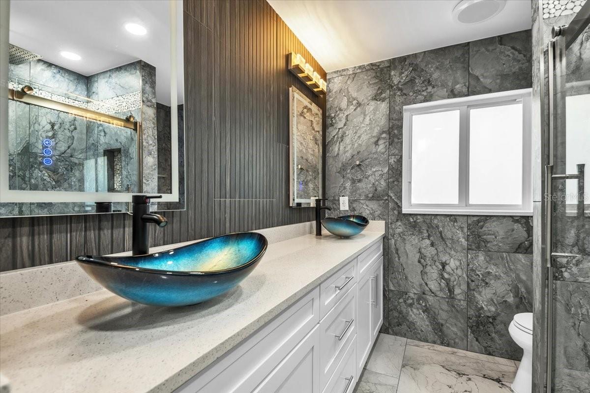 Image 33 of 61 For 5624 Cape Leyte Drive