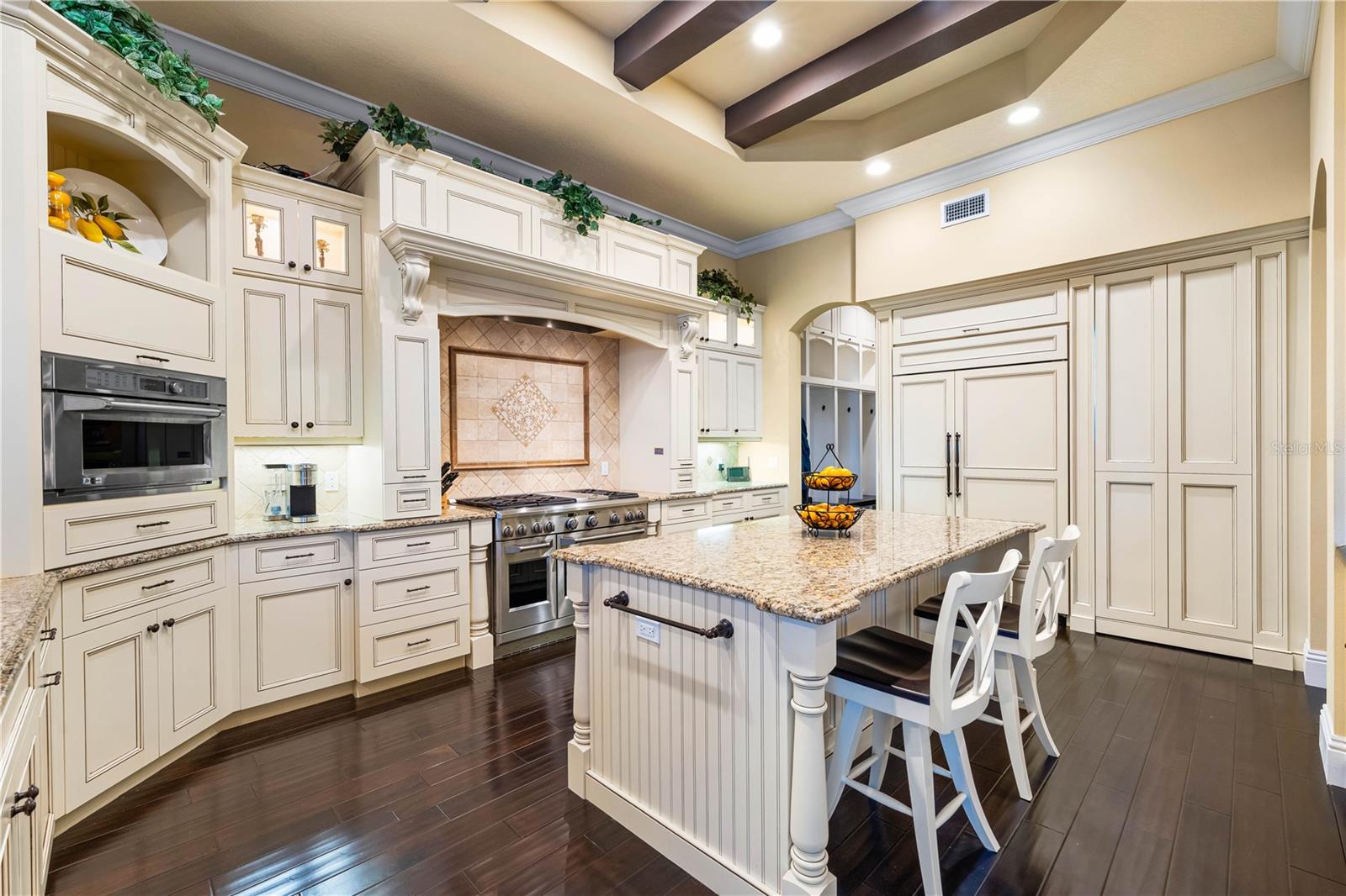 Listing photo id 18 for 8376 Catamaran Circle