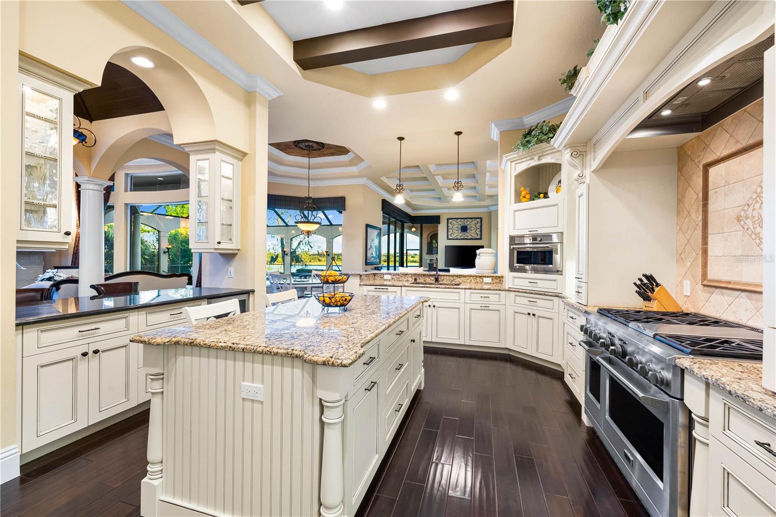 Listing photo id 20 for 8376 Catamaran Circle