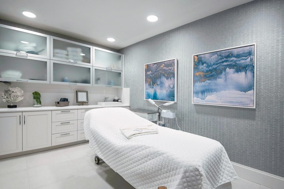 Listing photo id 95 for 8376 Catamaran Circle