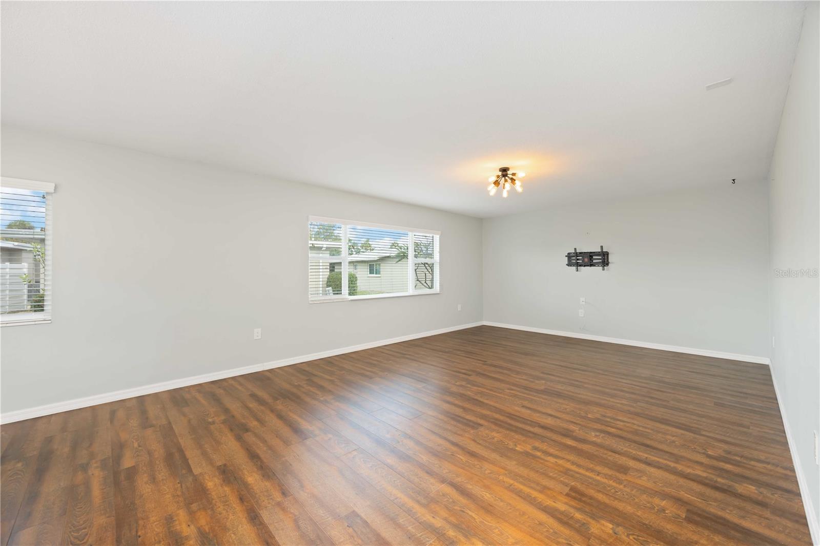 Image 11 of 31 For 85 Strathmore Boulevard