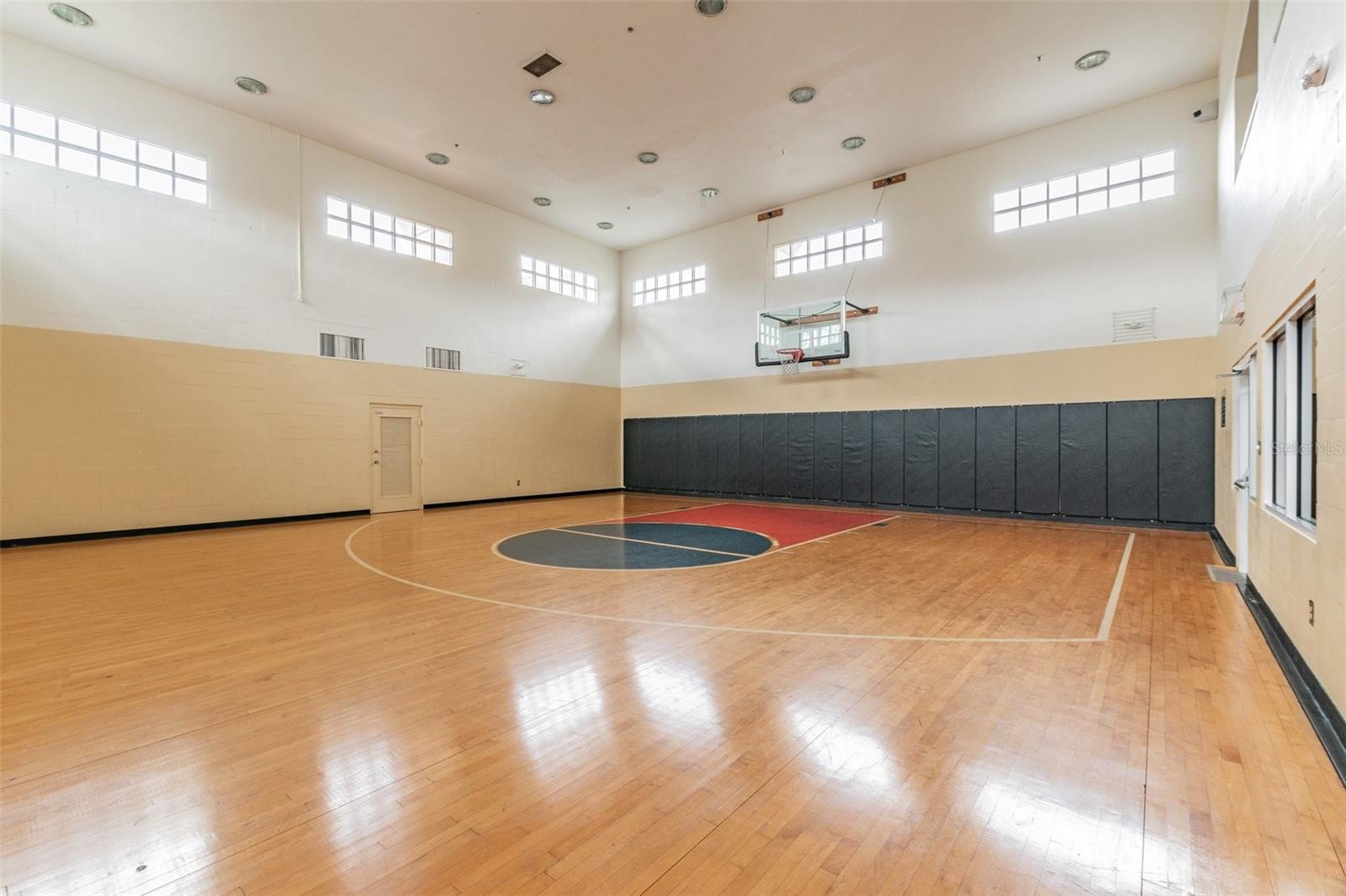 Image 19 of 21 For 2400 Feather Sound Drive 515