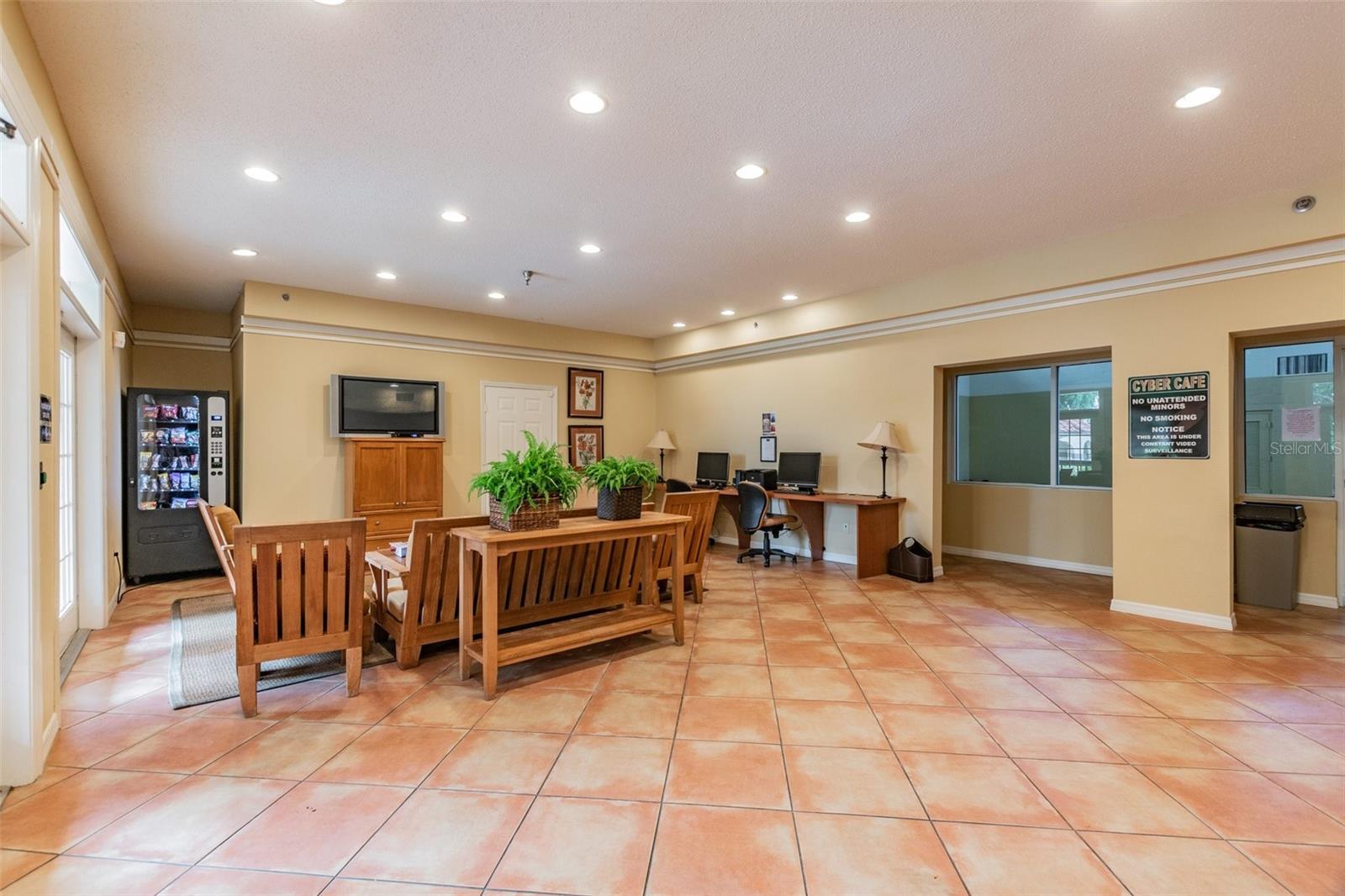 Image 20 of 21 For 2400 Feather Sound Drive 515