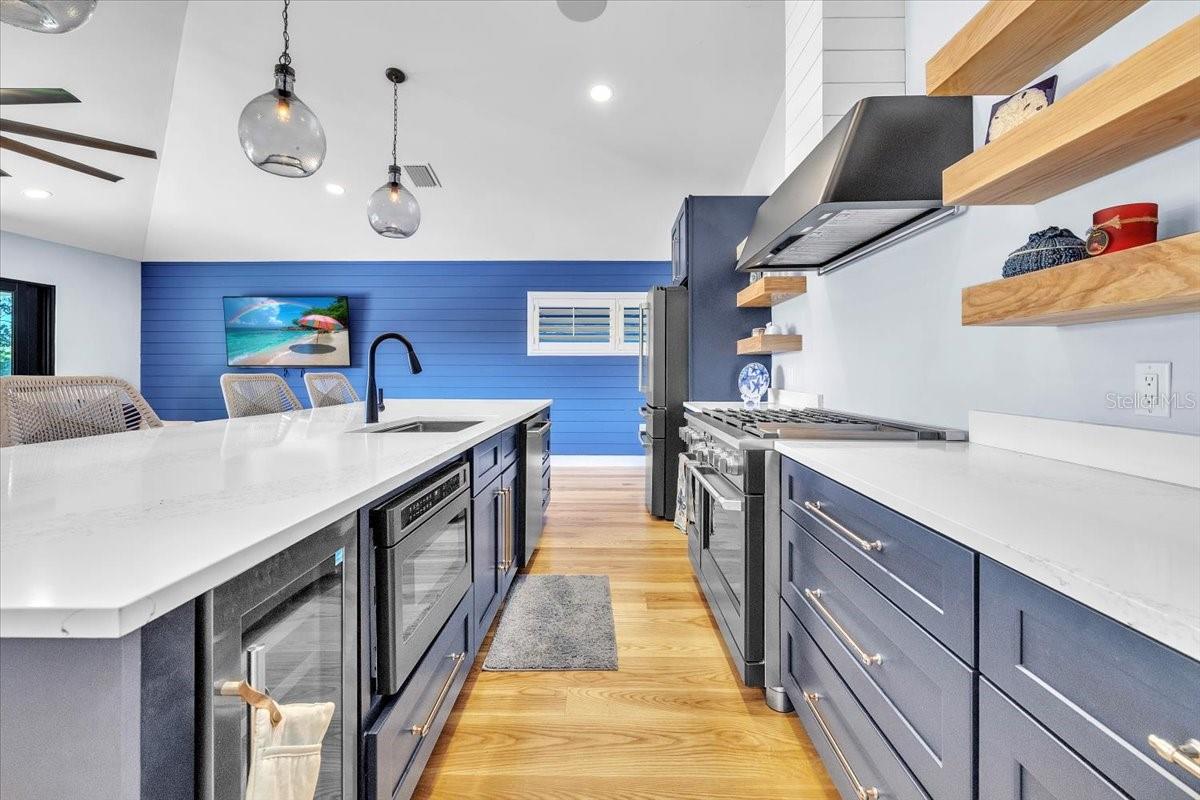 Listing photo id 13 for 9470 Colony Drive