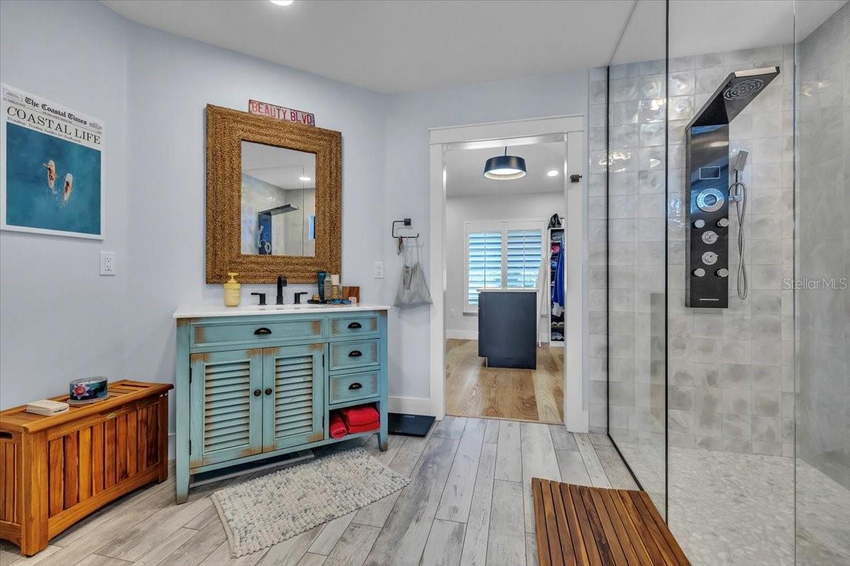 Listing photo id 17 for 9470 Colony Drive