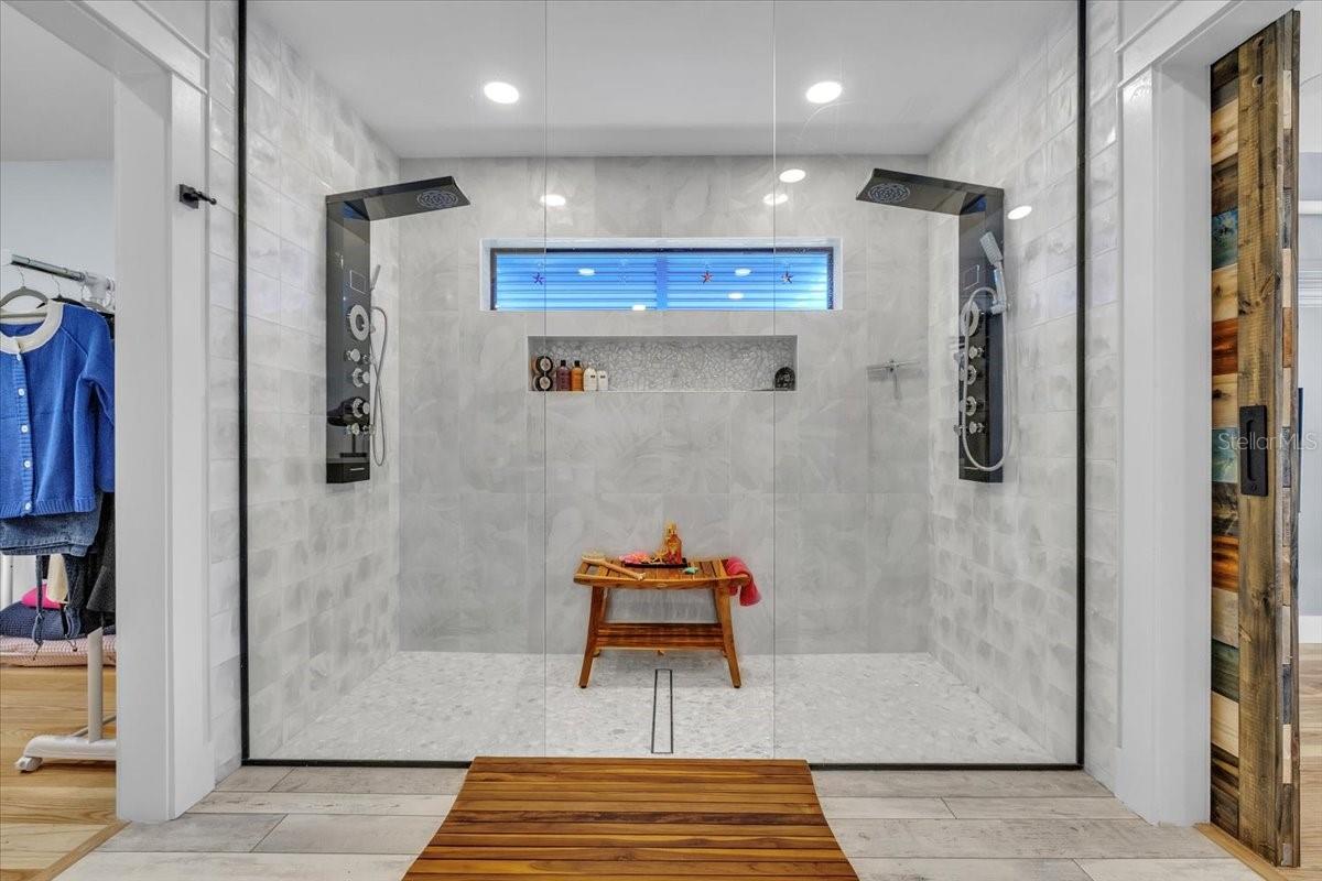 Listing photo id 18 for 9470 Colony Drive