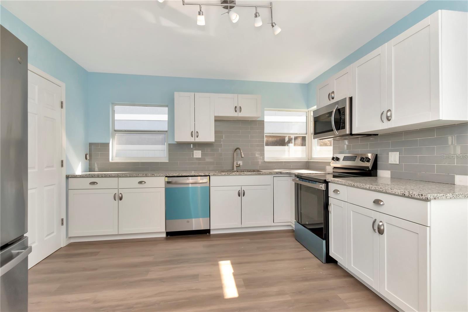 Image 7 of 22 For 4512 26th Avenue S