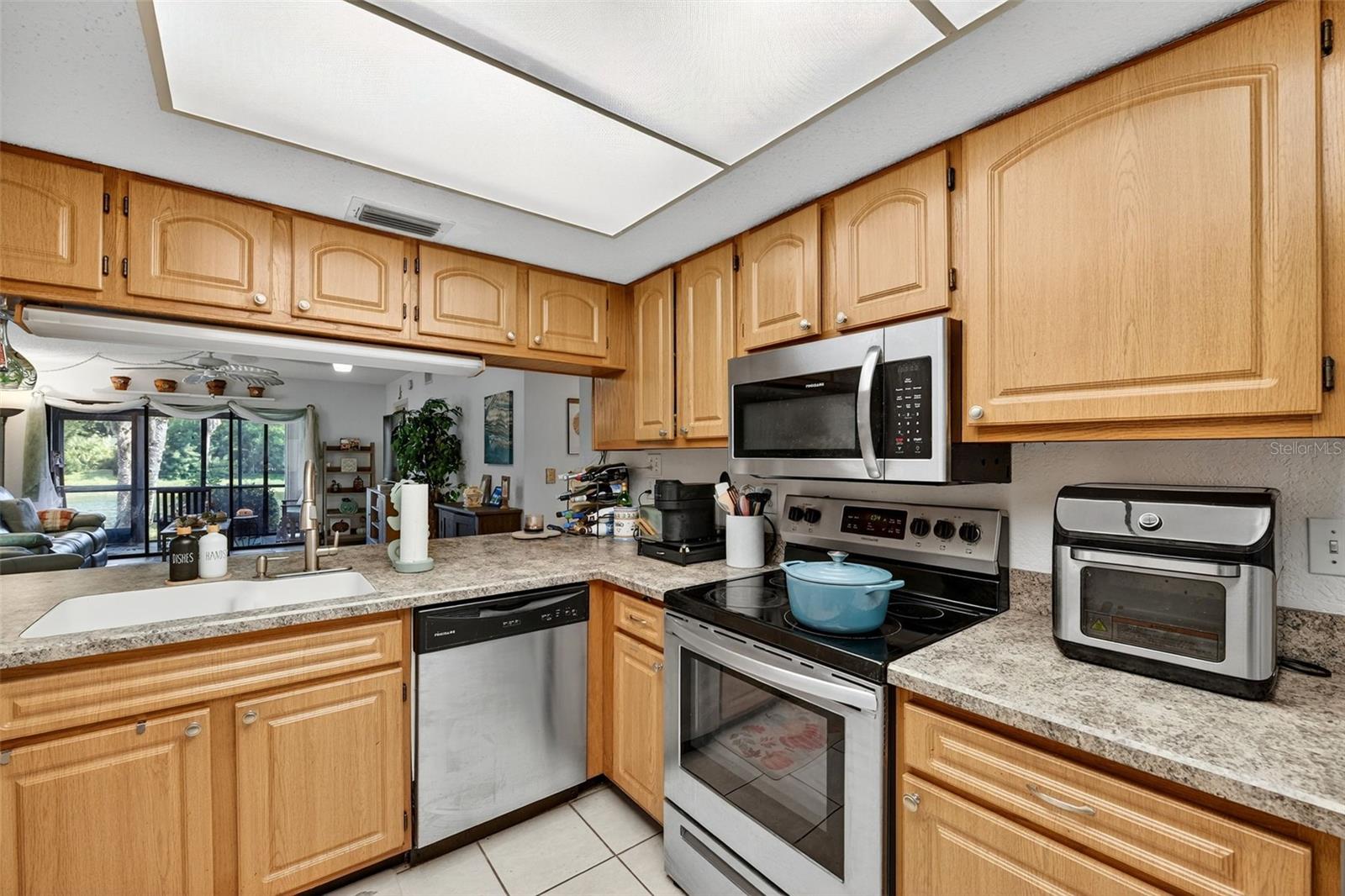 Image 12 of 26 For 4044 Oakview Drive F1-2