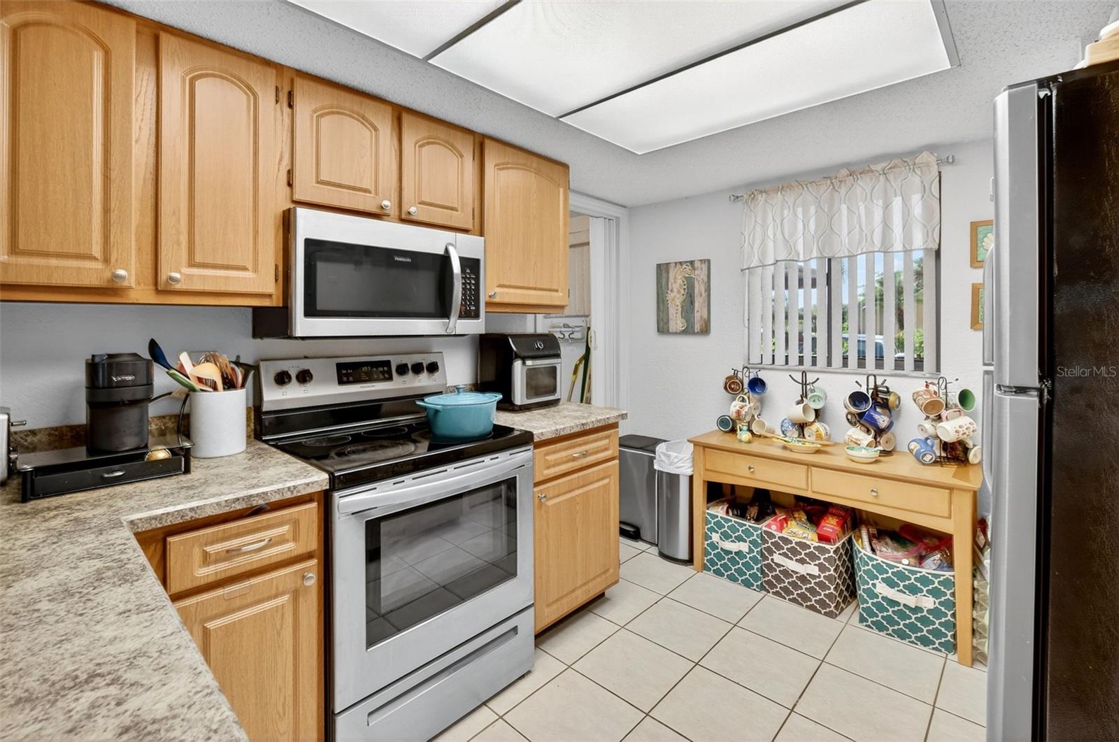 Image 15 of 26 For 4044 Oakview Drive F1-2