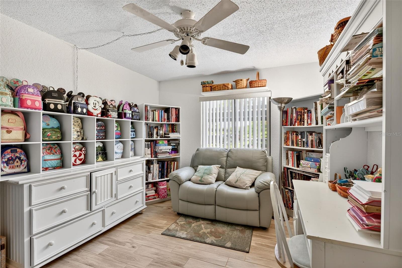 Image 16 of 26 For 4044 Oakview Drive F1-2