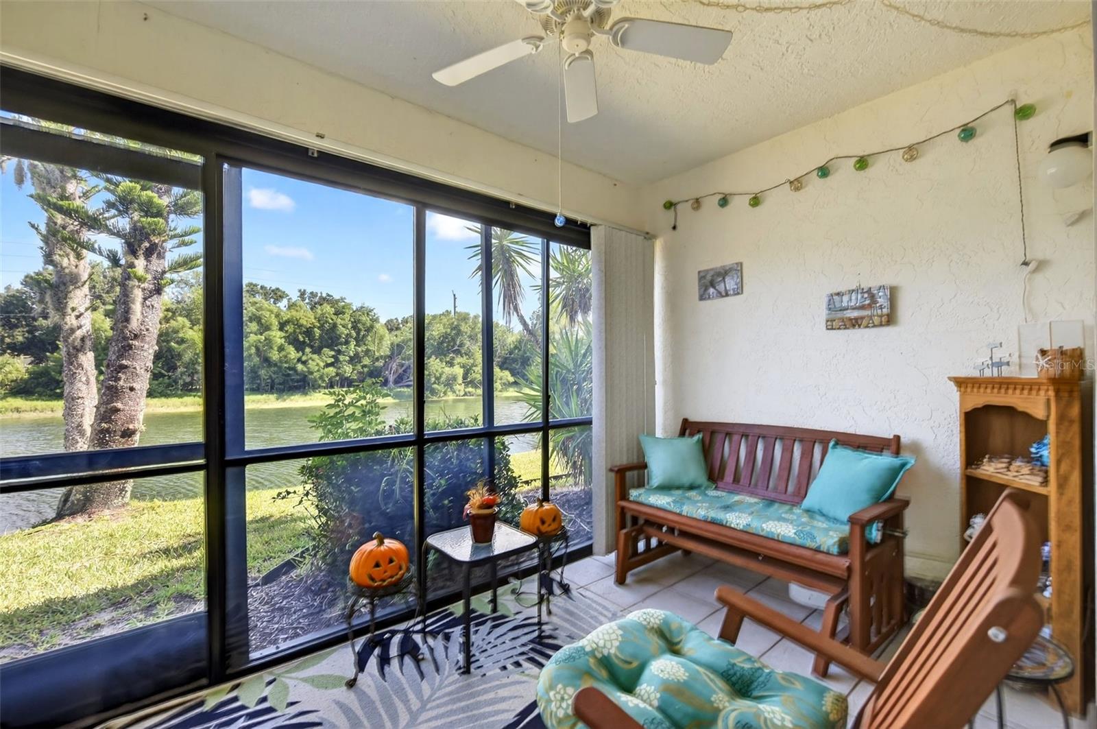 Image 22 of 26 For 4044 Oakview Drive F1-2