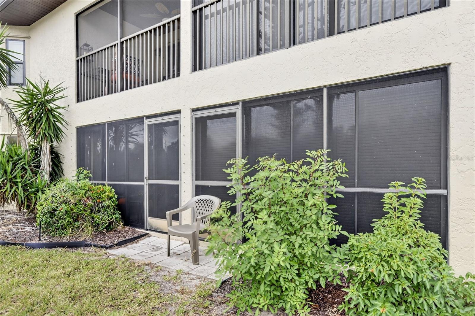 Image 24 of 26 For 4044 Oakview Drive F1-2